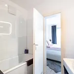 Appartement Rob's - Zentrale Design-suite Am Opernplatz, 2 Zimmer, 2 Baeder Und Top-ausstattung *