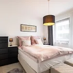 Appartement Rob's - Zentrale Design-suite Am Opernplatz, 2 Zimmer, 2 Baeder Und Top-ausstattung Essen